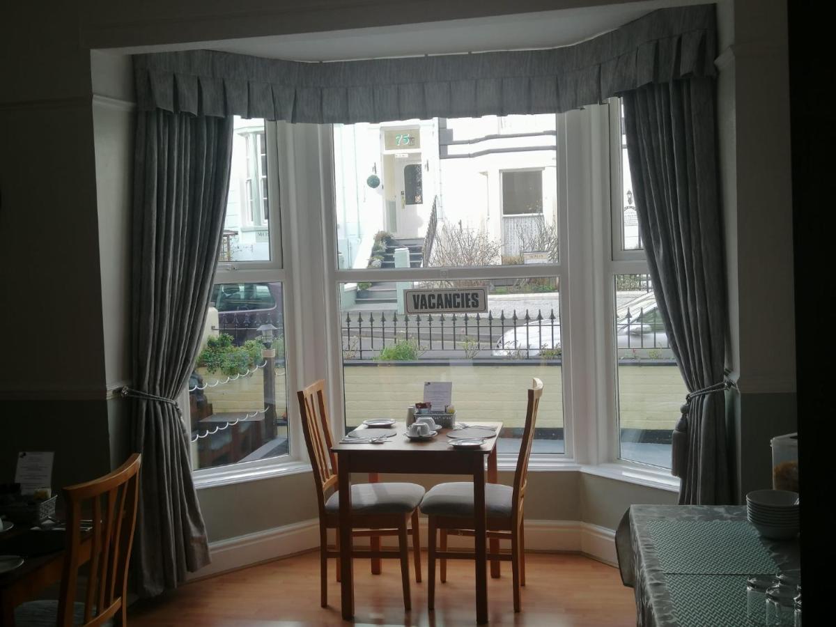 No 6 Quality Guesthouse 兰迪德诺 外观 照片